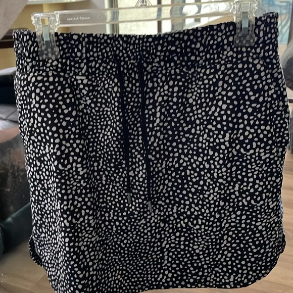 🥳💐RACHEL ZOE Tennis/Sport Skort, shorts under, black/white print Size M - Picture 2 of 6
